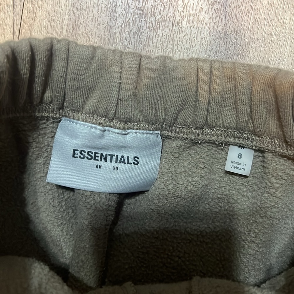 Essentials sweatpants for your kiddo size 8❤️👍🏼🥰 - Picture 2 of 5